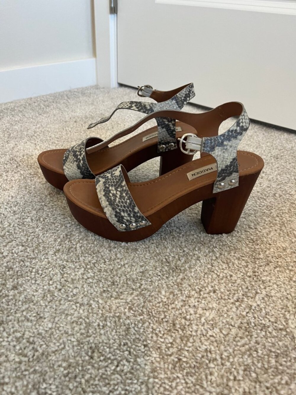 Steven Madden Chunky Y2K Wooden Snakeskin Heels Women Size 6